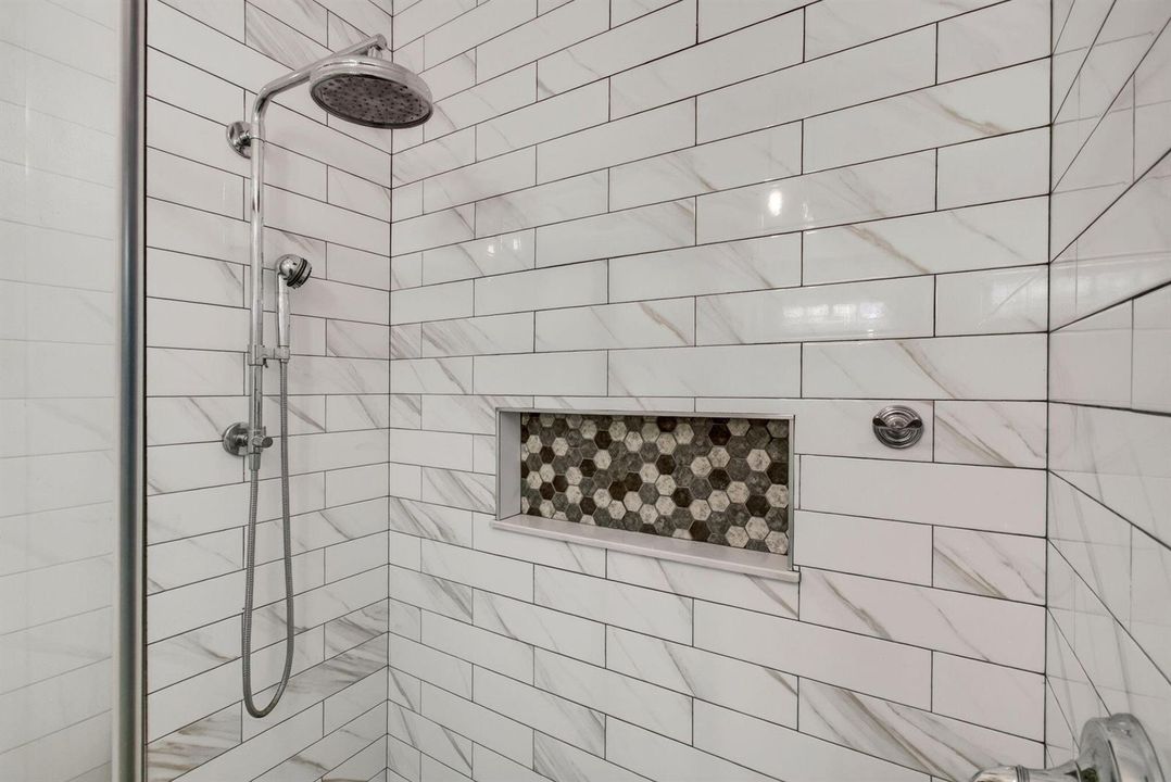 Shampoo Niche, Rain Forest Showerhead
