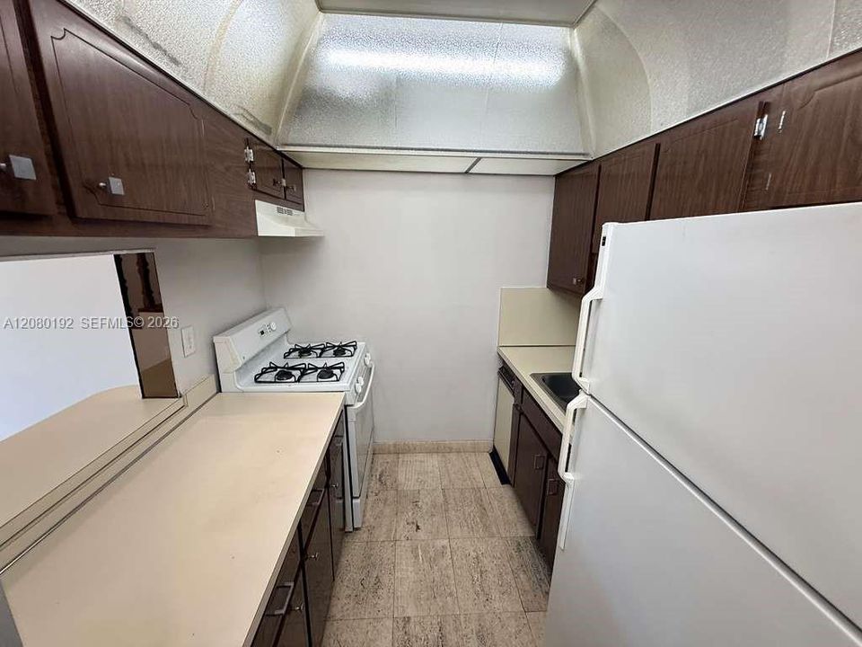 For Rent: $1,730 (1 beds, 1 baths, 745 Square Feet)