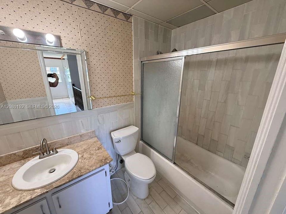 For Rent: $1,730 (1 beds, 1 baths, 745 Square Feet)