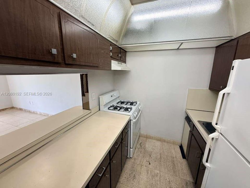 For Rent: $1,730 (1 beds, 1 baths, 745 Square Feet)