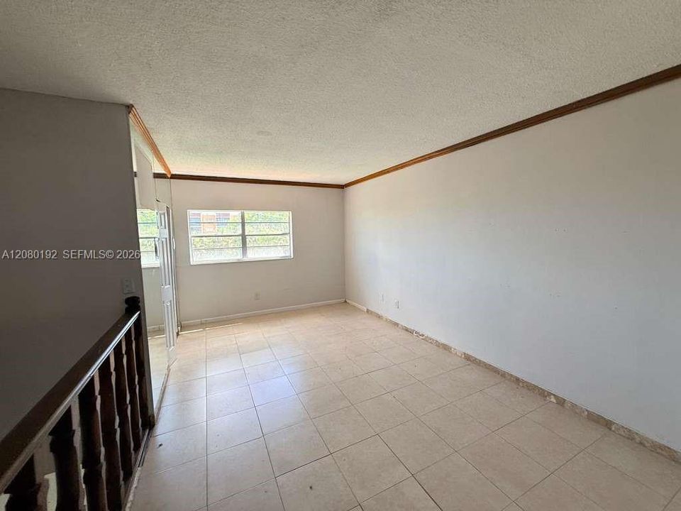 For Rent: $1,730 (1 beds, 1 baths, 745 Square Feet)
