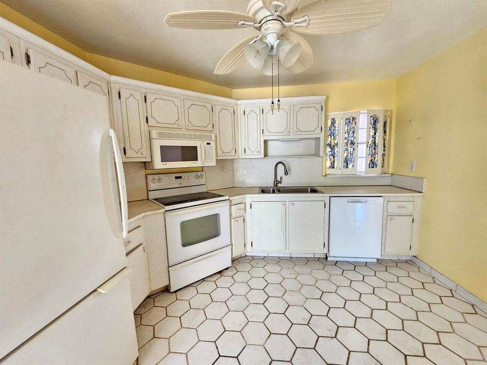 Kitchen (2)
