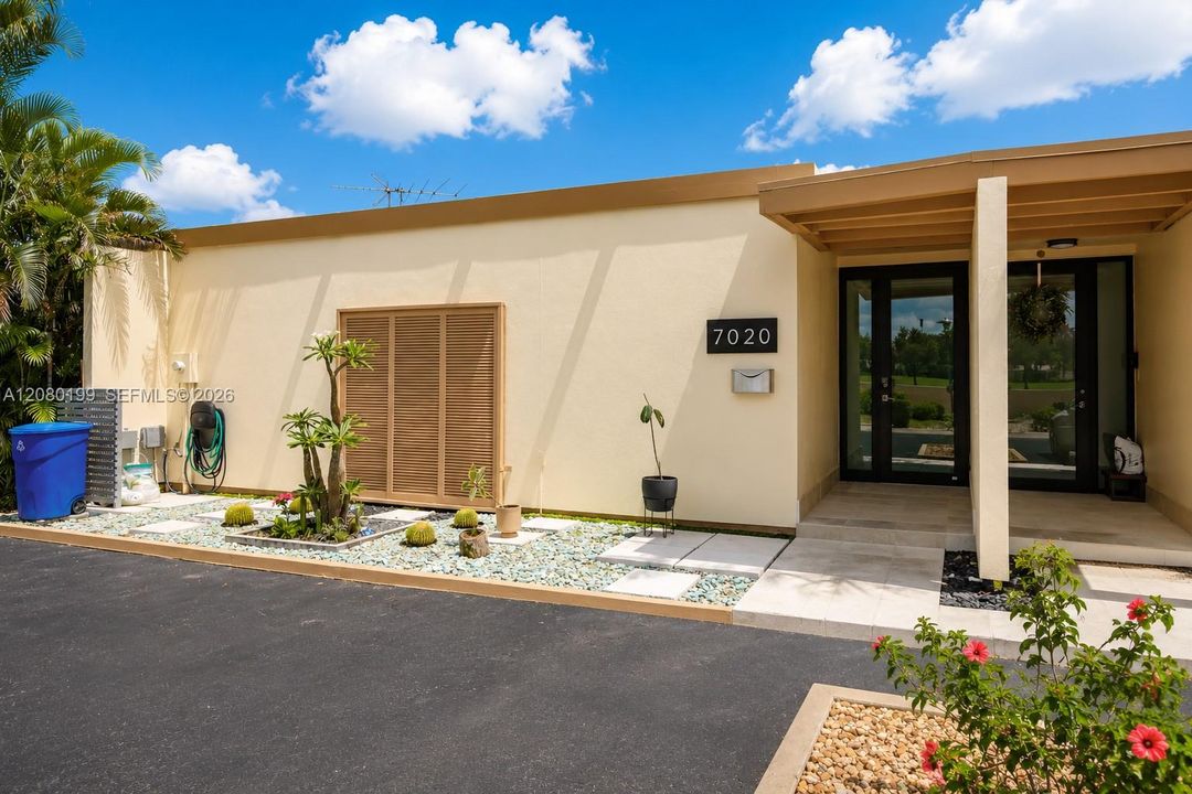For Rent: $3,900 (3 beds, 2 baths, 1460 Square Feet)