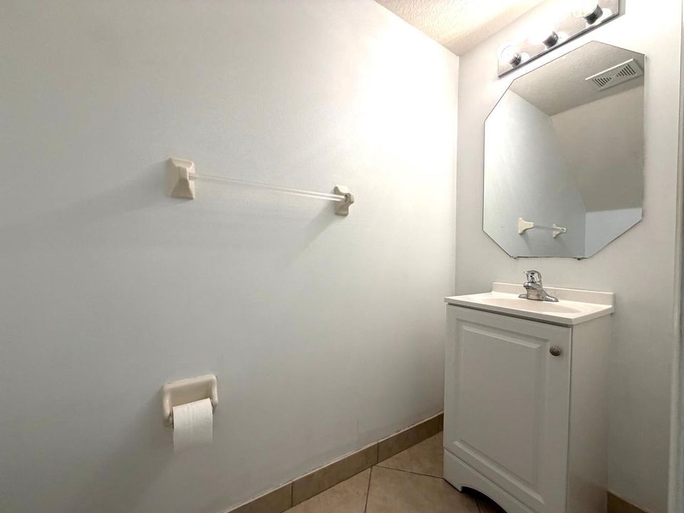 014-046-Bathroom-1334x1000