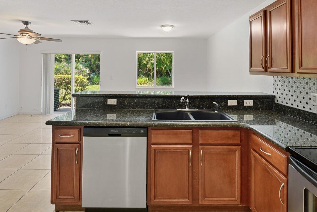 011-035-2257 SW Marshfield-1499x1000