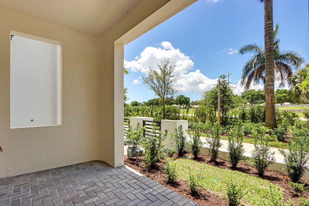 1st floor patio