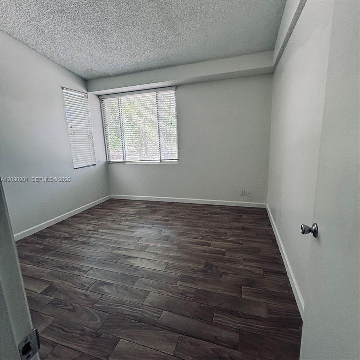 For Rent: $1,800 (1 beds, 1 baths, 620 Square Feet)