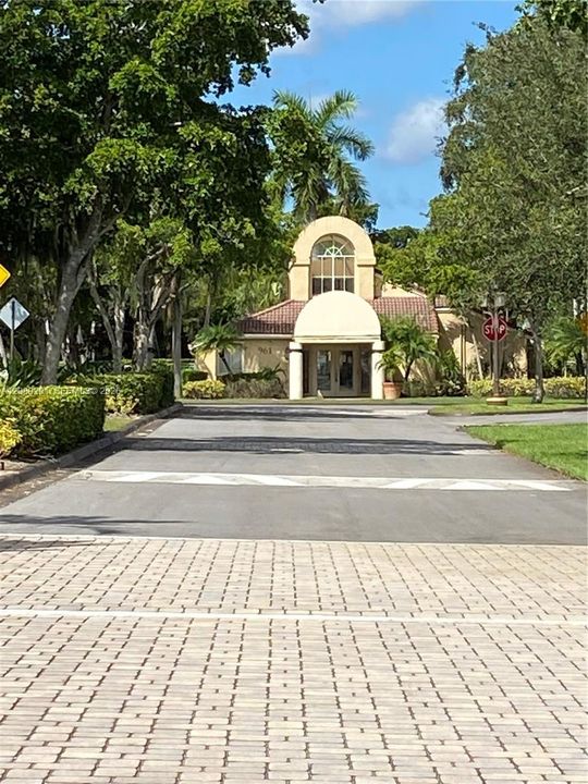 For Rent: $1,800 (1 beds, 1 baths, 620 Square Feet)
