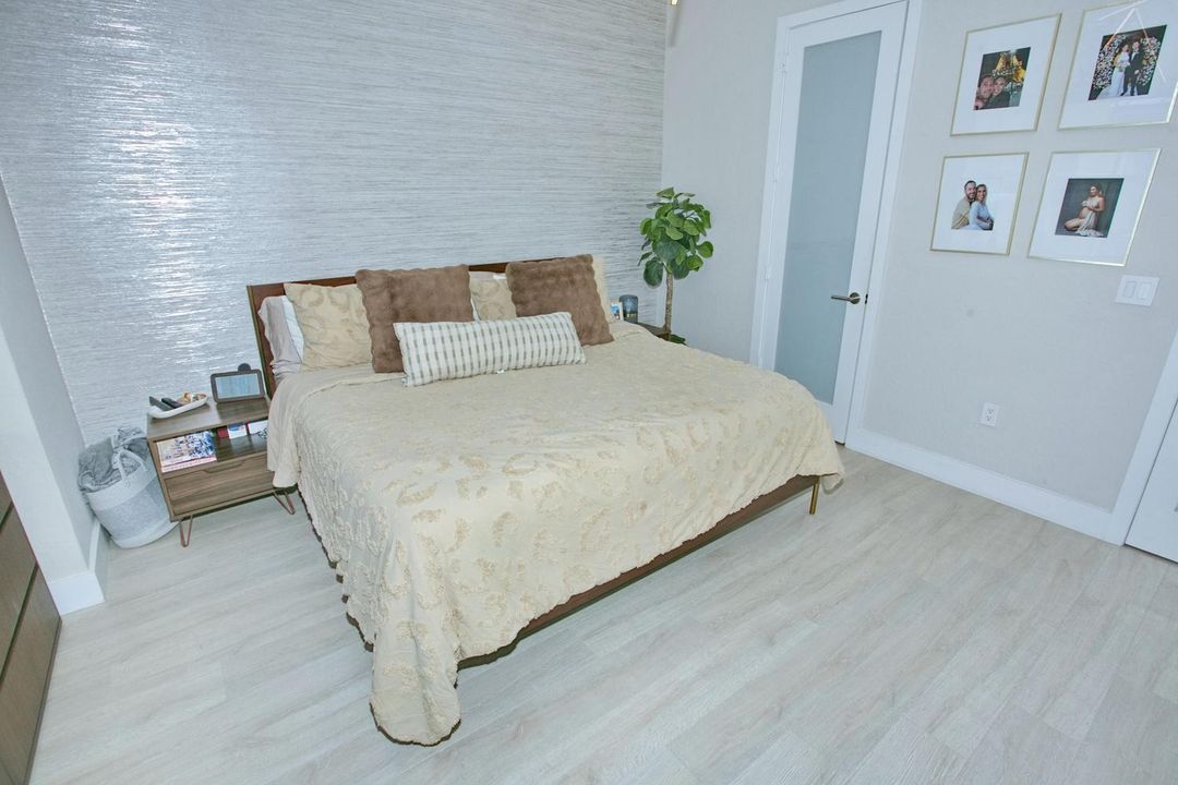 030-009-Master Bedroom-1500x1000