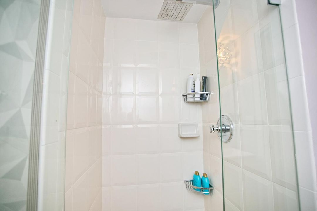 011-026-Downstairs Shower-1500x1000