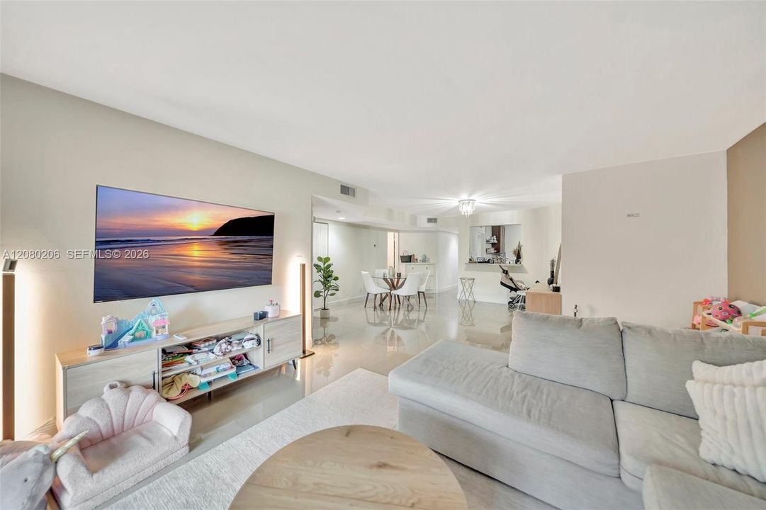 For Sale: $250,000 (1 beds, 2 baths, 1156 Square Feet)