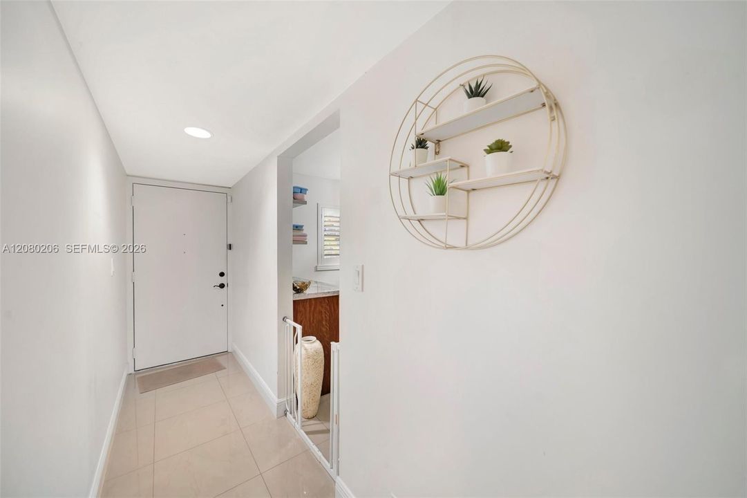 For Sale: $250,000 (1 beds, 2 baths, 1156 Square Feet)