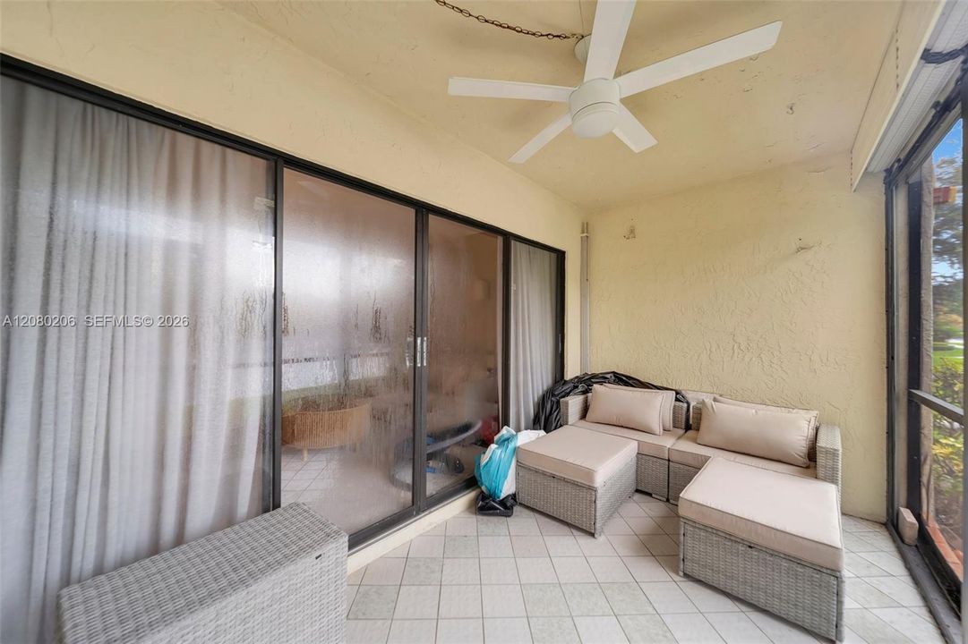 For Sale: $250,000 (1 beds, 2 baths, 1156 Square Feet)