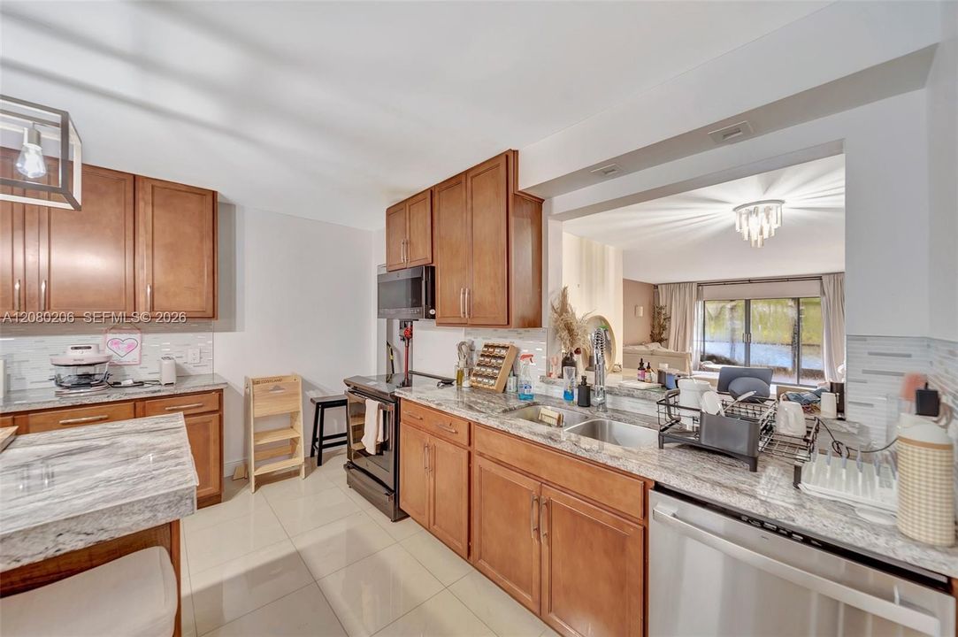 For Sale: $250,000 (1 beds, 2 baths, 1156 Square Feet)