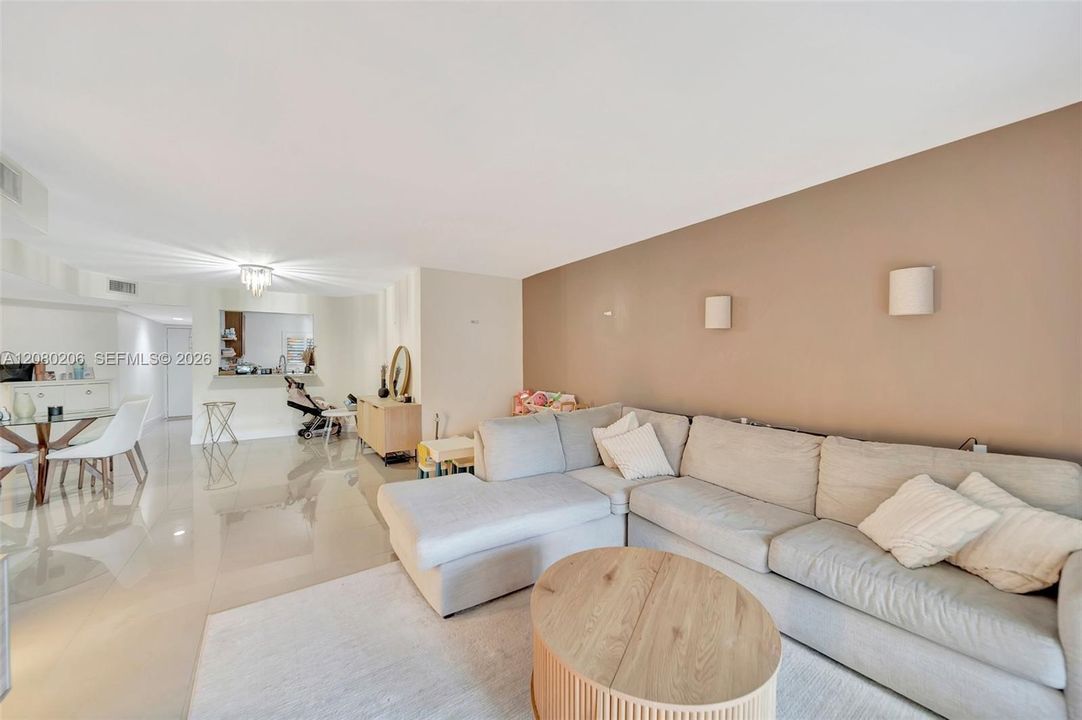 For Sale: $250,000 (1 beds, 2 baths, 1156 Square Feet)
