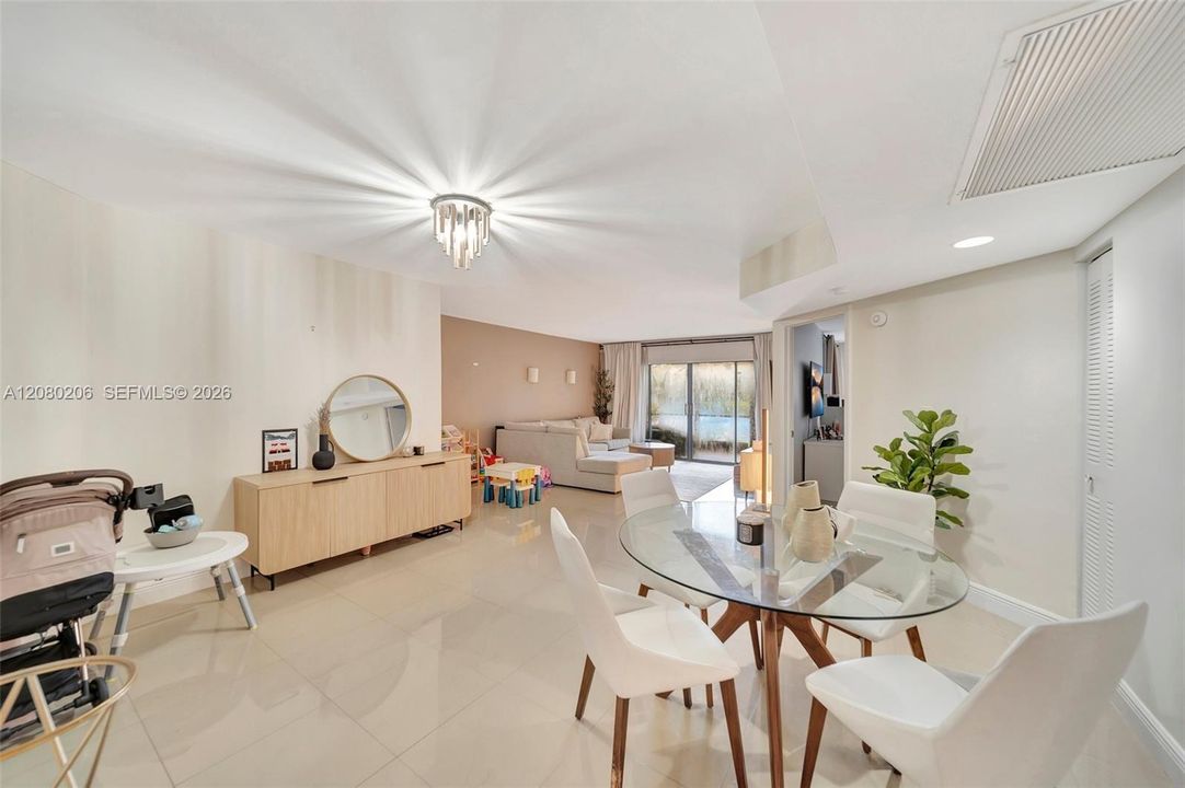 For Sale: $250,000 (1 beds, 2 baths, 1156 Square Feet)
