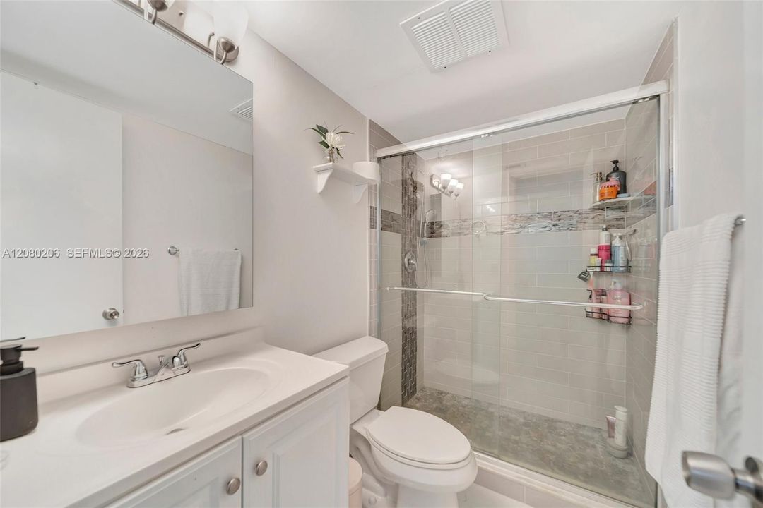 For Sale: $250,000 (1 beds, 2 baths, 1156 Square Feet)