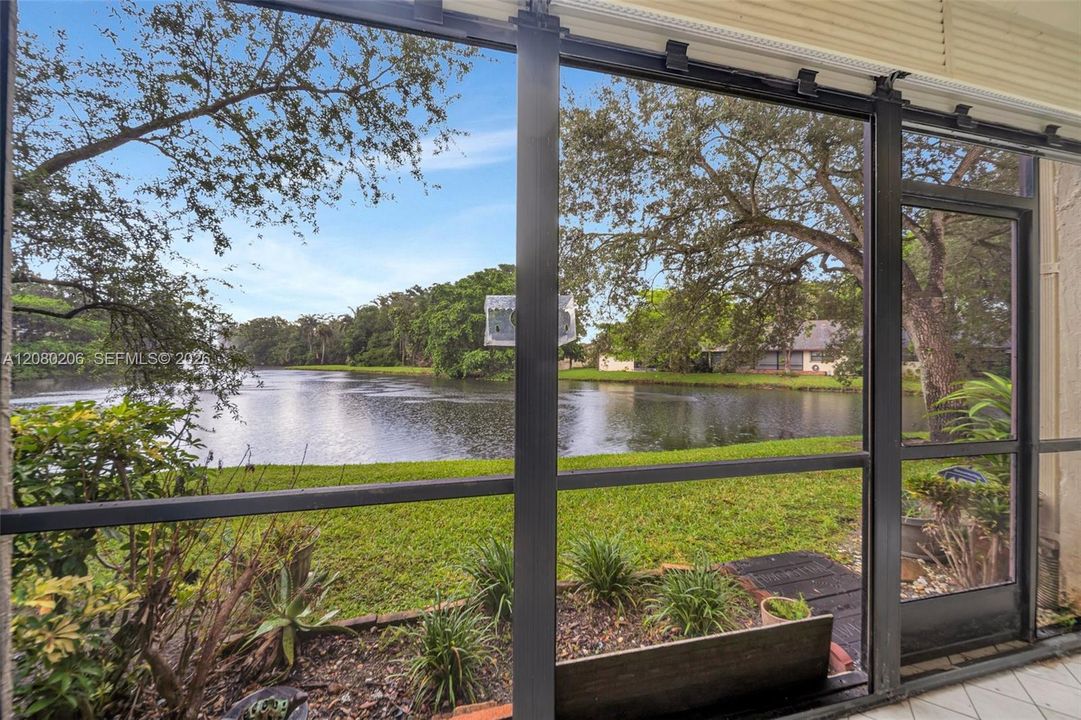 For Sale: $250,000 (1 beds, 2 baths, 1156 Square Feet)