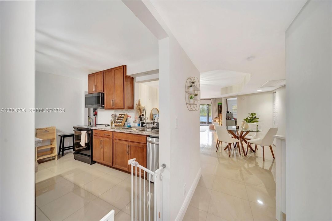 For Sale: $250,000 (1 beds, 2 baths, 1156 Square Feet)