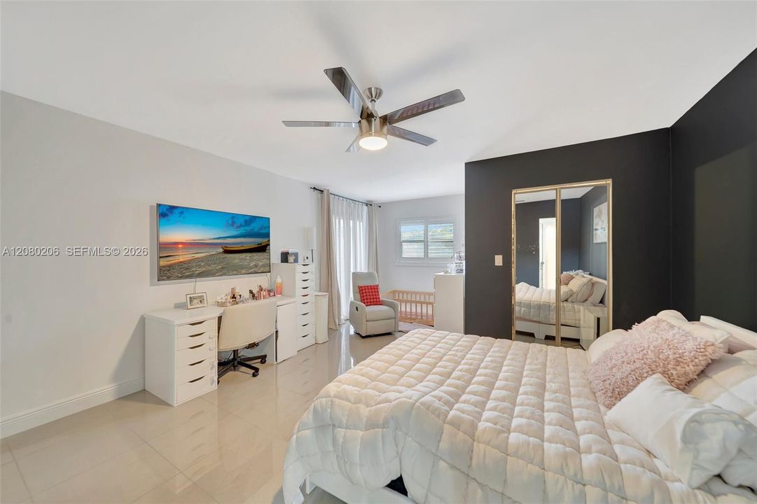 For Sale: $250,000 (1 beds, 2 baths, 1156 Square Feet)
