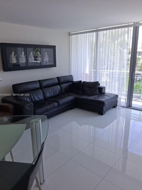 En Renta: $2,650 (0 camas, 1 baños, 779 Pies cuadrados)