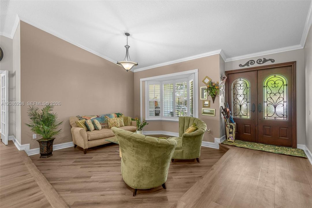 For Sale: $895,000 (4 beds, 2 baths, 2370 Square Feet)