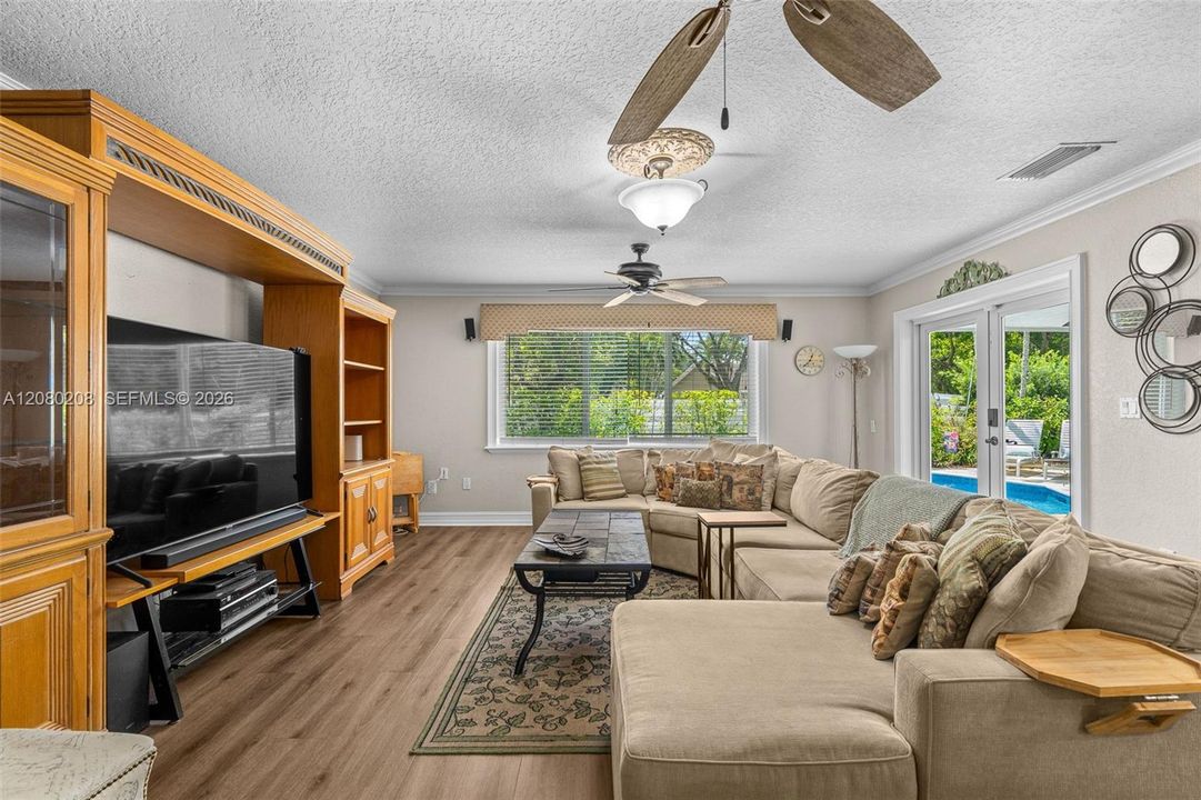 For Sale: $895,000 (4 beds, 2 baths, 2370 Square Feet)
