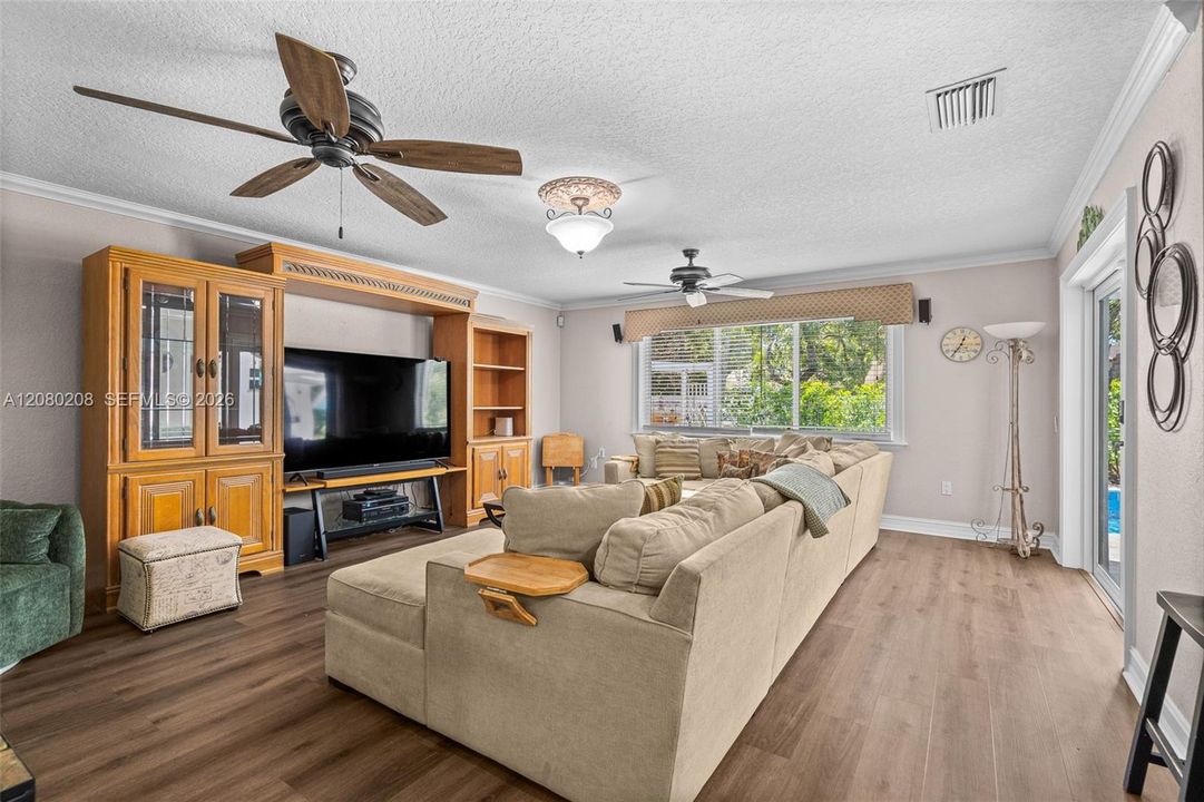 For Sale: $895,000 (4 beds, 2 baths, 2370 Square Feet)