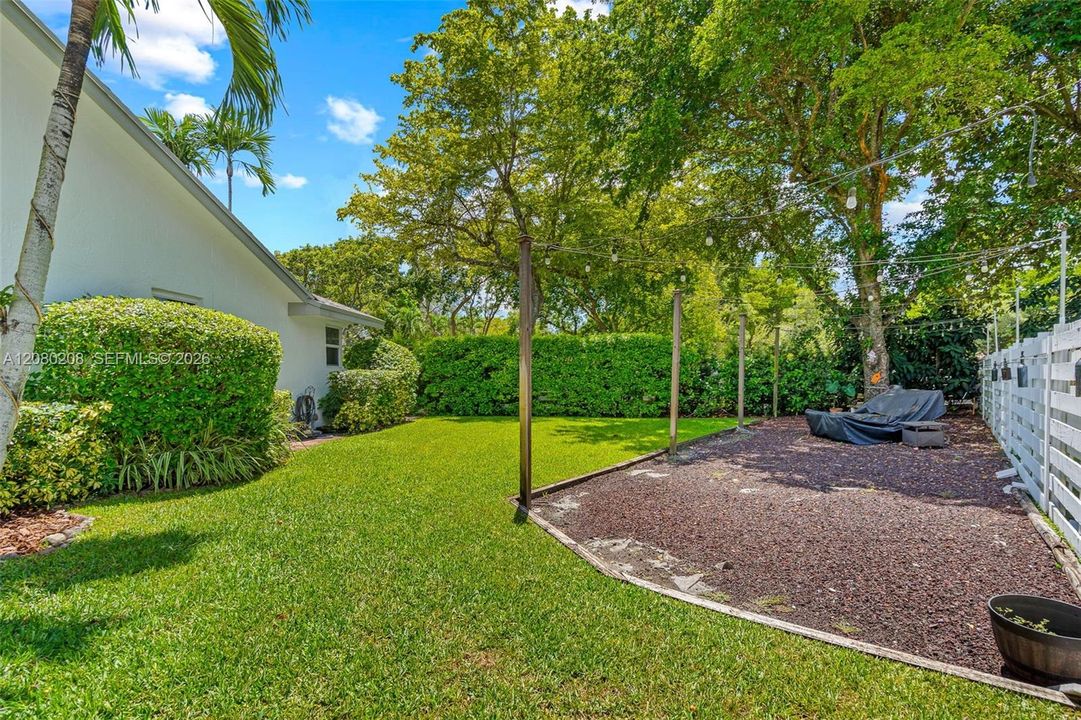 For Sale: $895,000 (4 beds, 2 baths, 2370 Square Feet)