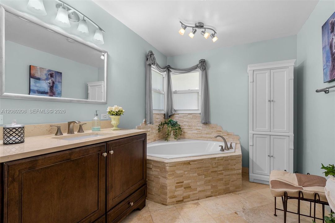 For Sale: $895,000 (4 beds, 2 baths, 2370 Square Feet)