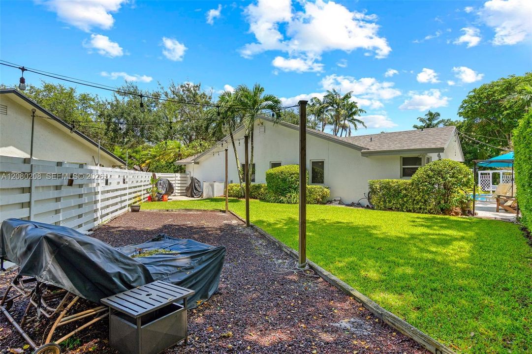 For Sale: $895,000 (4 beds, 2 baths, 2370 Square Feet)
