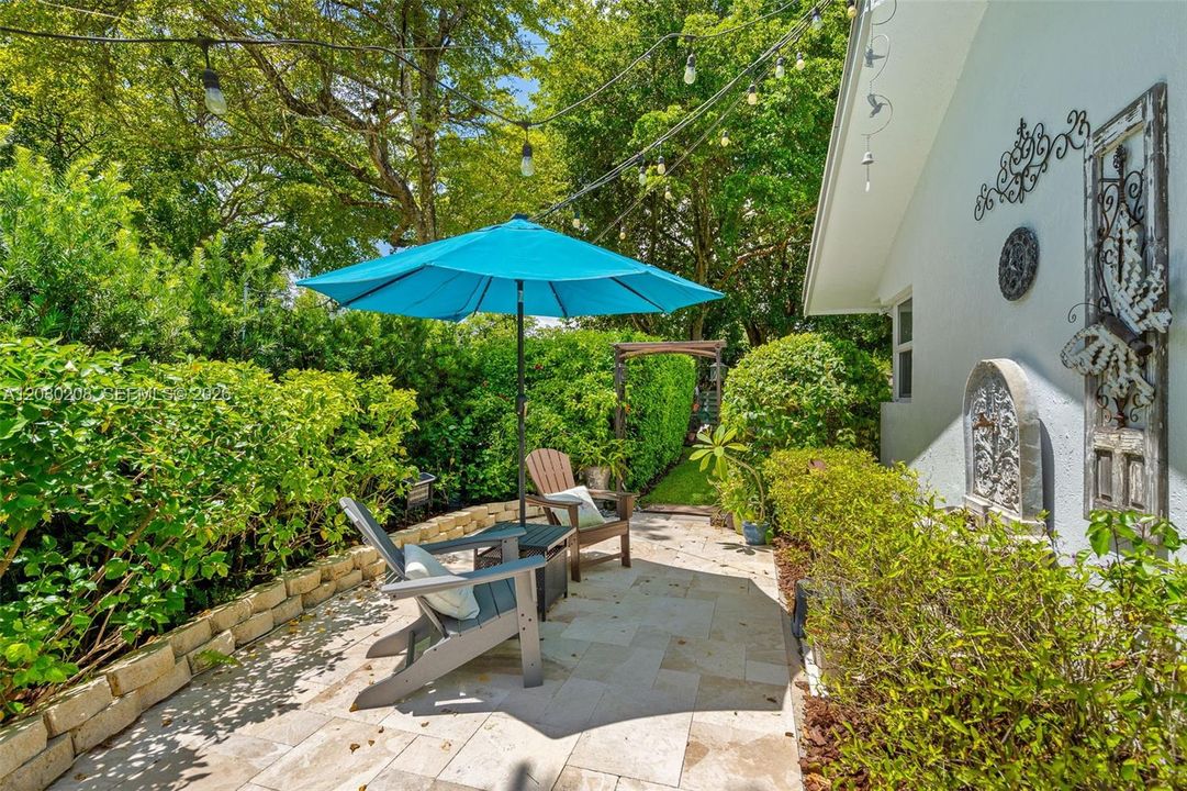 For Sale: $895,000 (4 beds, 2 baths, 2370 Square Feet)
