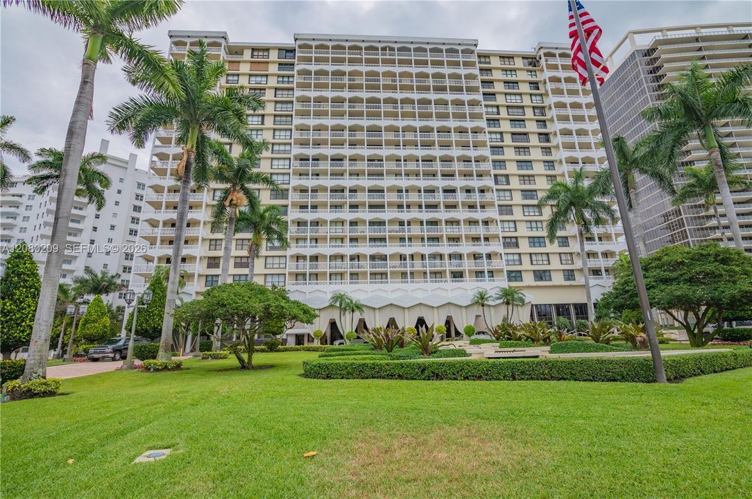 For Sale: $1,600,000 (2 beds, 2 baths, 1388 Square Feet)