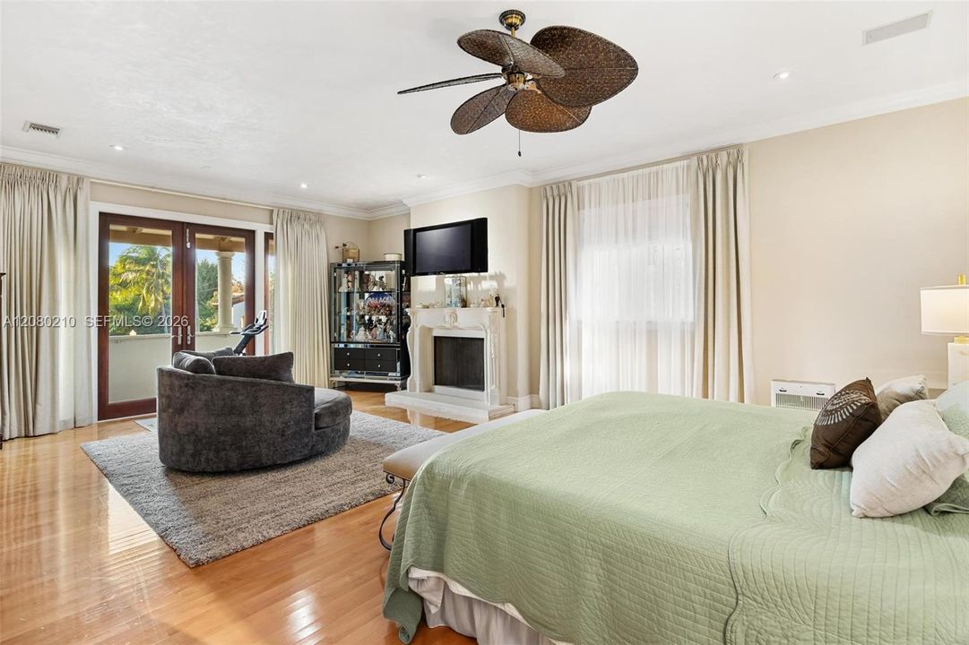 For Sale: $5,999,999 (6 beds, 4 baths, 5457 Square Feet)