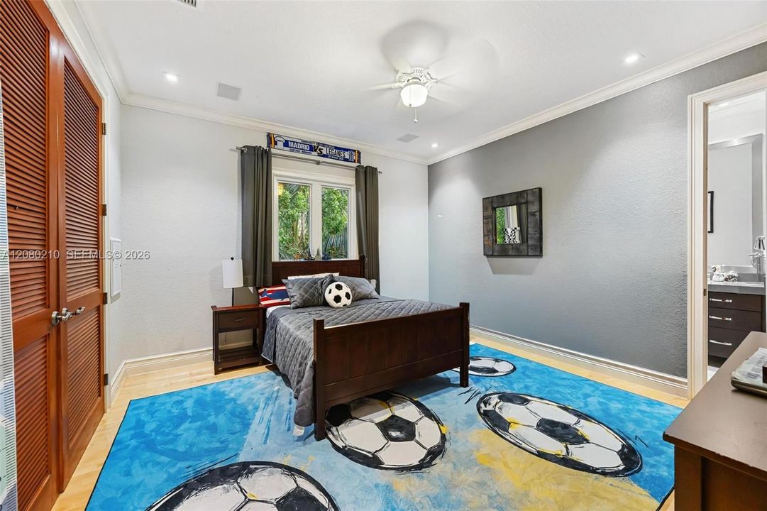 For Sale: $5,999,999 (6 beds, 4 baths, 5457 Square Feet)