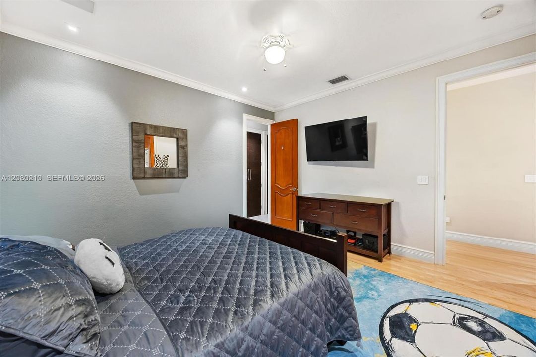 For Sale: $5,999,999 (6 beds, 4 baths, 5457 Square Feet)
