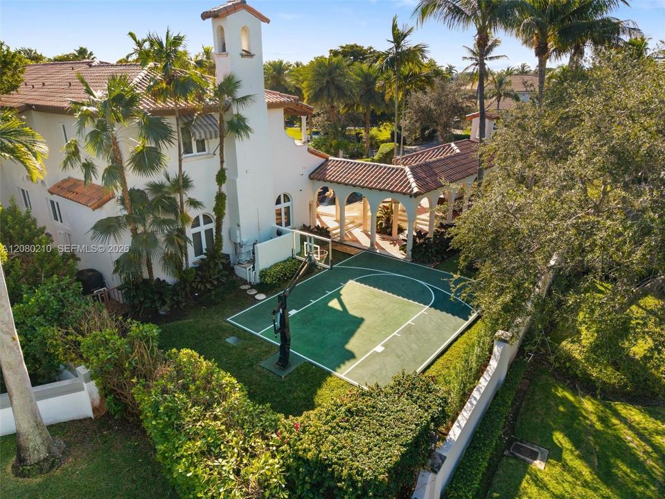 For Sale: $5,999,999 (6 beds, 4 baths, 5457 Square Feet)