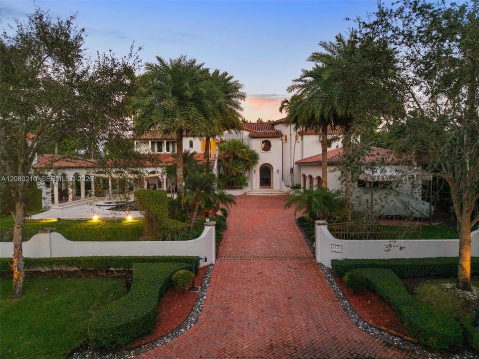 For Sale: $5,999,999 (6 beds, 4 baths, 5457 Square Feet)