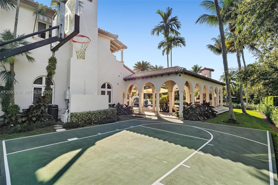 For Sale: $5,999,999 (6 beds, 4 baths, 5457 Square Feet)