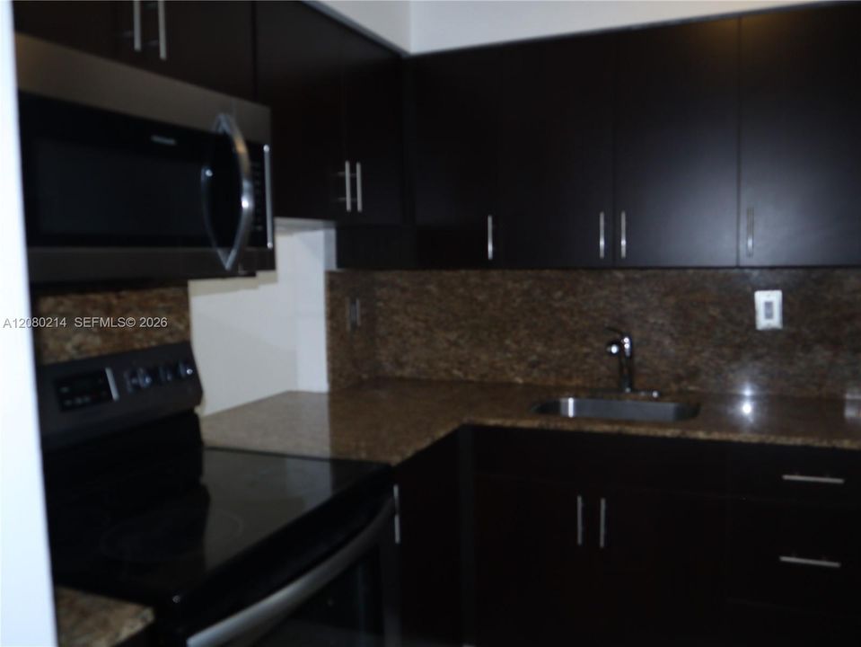 На продажу: $199,900 (2 спален, 2 ванн, 1000 Квадратных фут)