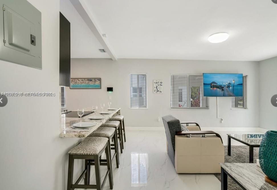 En Renta: $2,675 (2 camas, 1 baños, 1436 Pies cuadrados)