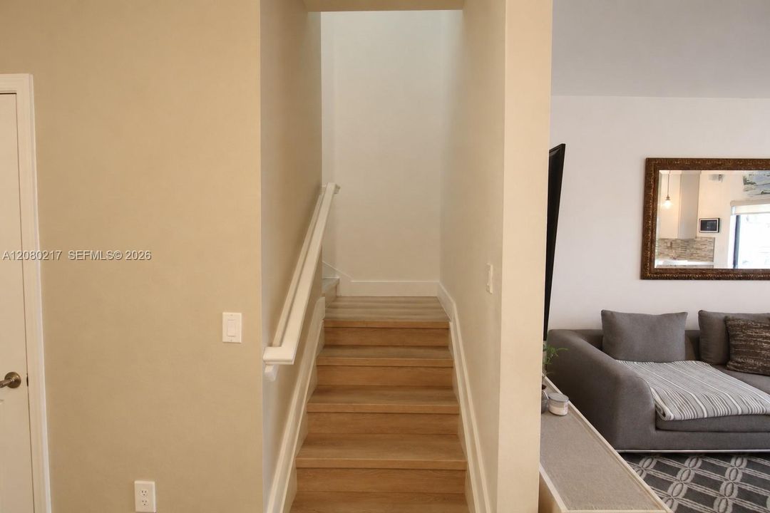En Venta: $660,000 (3 camas, 2 baños, 1680 Pies cuadrados)