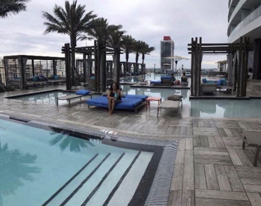 For Rent: $7,200 (2 beds, 2 baths, 1179 Square Feet)