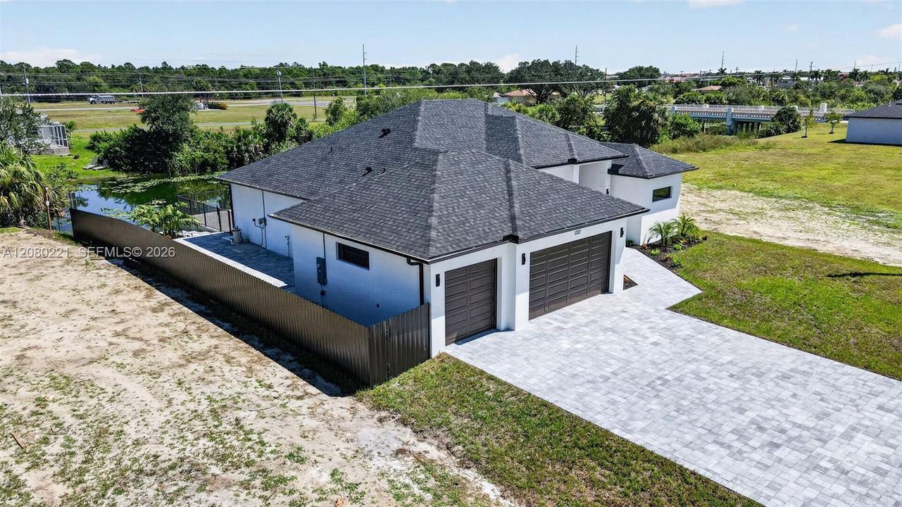 For Sale: $599,900 (3 beds, 3 baths, 2002 Square Feet)