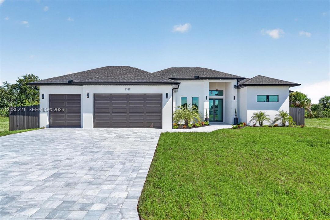 For Sale: $599,900 (3 beds, 3 baths, 2002 Square Feet)