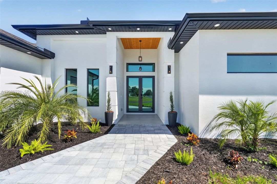 For Sale: $599,900 (3 beds, 3 baths, 2002 Square Feet)