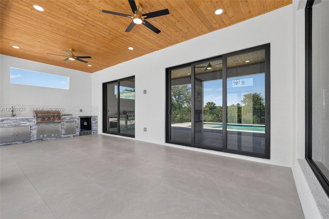 For Sale: $599,900 (3 beds, 3 baths, 2002 Square Feet)