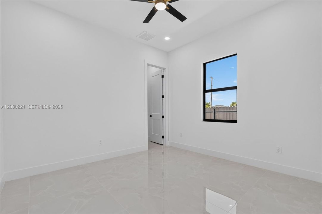 For Sale: $599,900 (3 beds, 3 baths, 2002 Square Feet)
