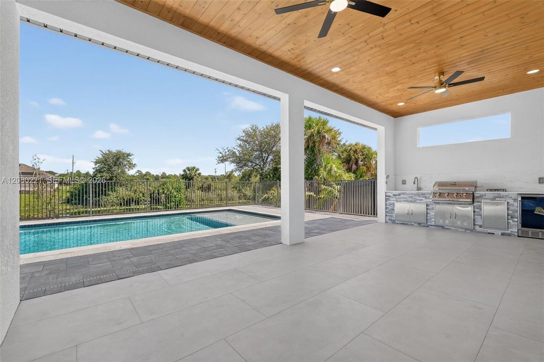 For Sale: $599,900 (3 beds, 3 baths, 2002 Square Feet)