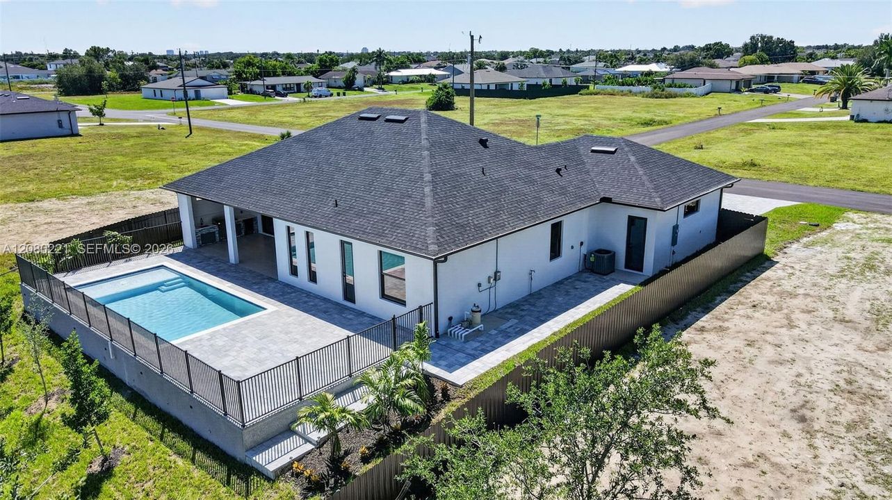 For Sale: $599,900 (3 beds, 3 baths, 2002 Square Feet)